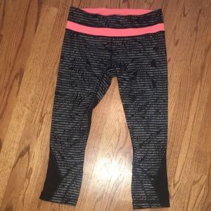 Lululemon woman’s cropped leggings